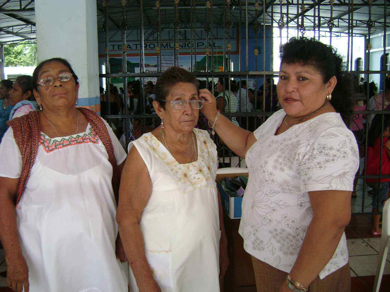 Entregan_lentes_004